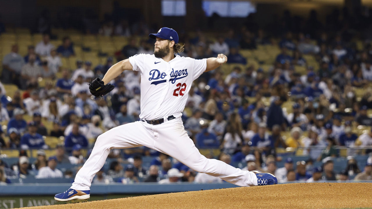 Kershaw back with Dodgers, lured by LA's title pedigree