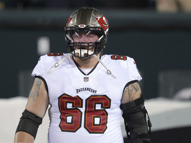 Buccaneers re-signing center Ryan Jensen to three-year, $39M deal