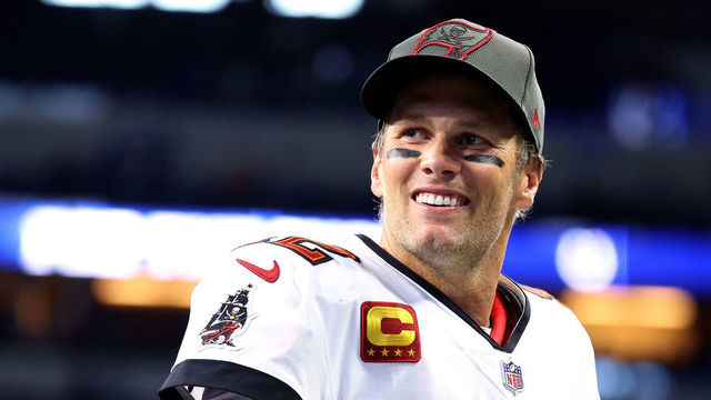 INDIANAPOLIS, INDIANA - NOVEMBER 28: Tom Brady #12 of the Tampa Bay Buccaneers waves to fans after the game against the Indianapolis Colts at Lucas Oil Stadium on November 28, 2021 in Indianapolis, Indiana.