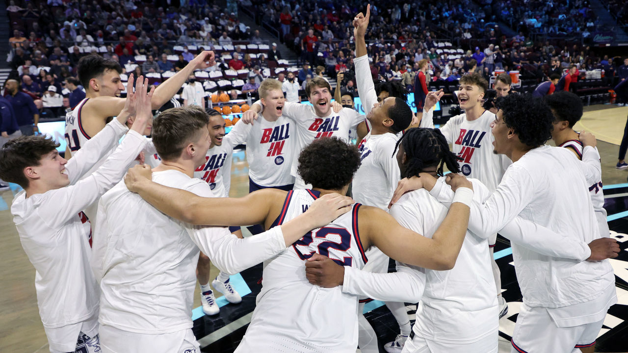 LAS VEGAS, NEVADA - MARCH 08: The Gonzaga Bulldogs huddle on the court before the championship game of the West Coast Conference basketball tournament against the Saint Mary's Gaels at the Orleans Arena on March 08, 2022 in Las Vegas, Nevada. The Bulldogs defeated the Gaels 82-69.