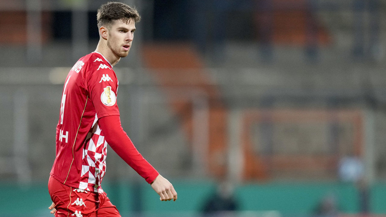 BOCHUM, GERMANY - JANUARY 18: Anton Stach of 1. FSV Mainz 05 looks on during the DFB Cup: Round of Sixteen match between VfL Bochum and 1. FSV Mainz 05 at Vonovia Ruhrstadion on January 18, 2022 in Bochum, Germany.
