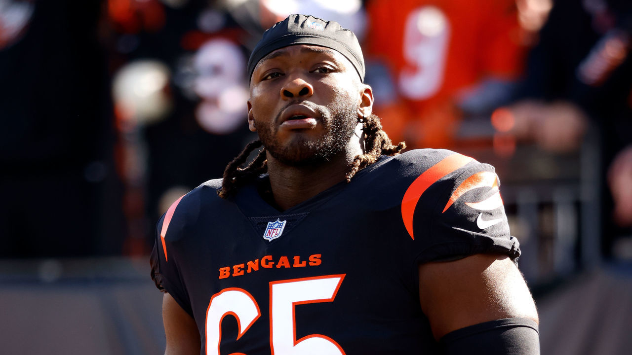CINCINNATI, OH - NOVEMBER 07: Larry Ogunjobi #65 of the Cincinnati Bengals warms up prior to the start of the game against the Cleveland Browns at Paul Brown Stadium on November 7, 2021 in Cincinnati, Ohio.