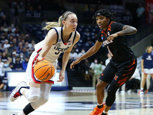STORRS, CT - MARCH 19: UConn Huskies guard Paige Bueckers (5) drives to the basket against Mercer Bears guard Amoria Neal-Tysor (1) during the first round of the Women's Div 1 NCAA Basketball Championship between Mercer Bears and UConn Huskies on March 19, 2022, at Harry A. Gampel Pavilion in Storrs, CT.