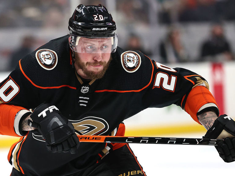 Ducks Trade Deslauriers To Wild | TheScore.com