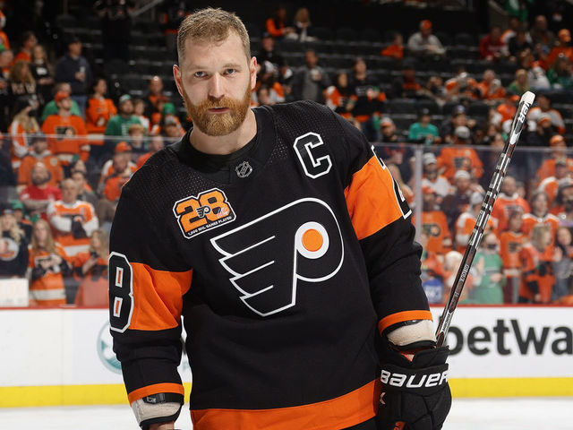 PHILADELPHIA, PENNSYLVANIA - MARCH 17: Claude Giroux #28 of the Philadelphia Flyers warms up before playing against the Nashville Predators at Wells Fargo Center on March 17, 2022 in Philadelphia, Pennsylvania. Giroux is playing in his 1,000th-career NHL game.