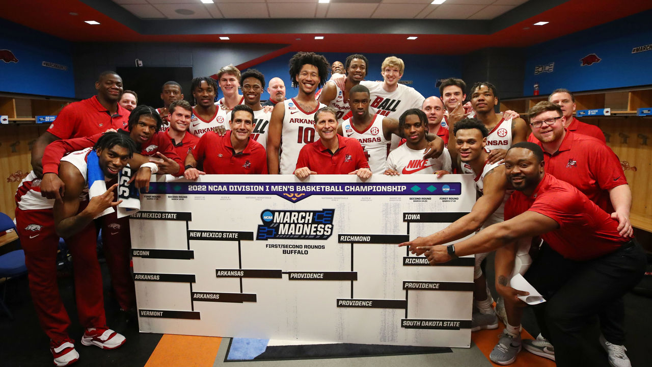 Arkansas returns to Sweet 16 with narrow win over New Mexico ...