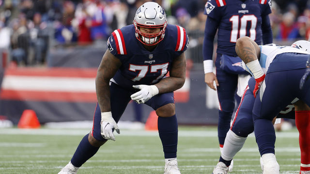FOXBOROUGH, MA - NOVEMBER 28: New England Patriots offensive lineman Trent Brown (77) gets set during a game between the New England Patriots and the Tennessee Titans on November 28, 2021, at Gillette Stadium in Foxborough, Massachusetts.