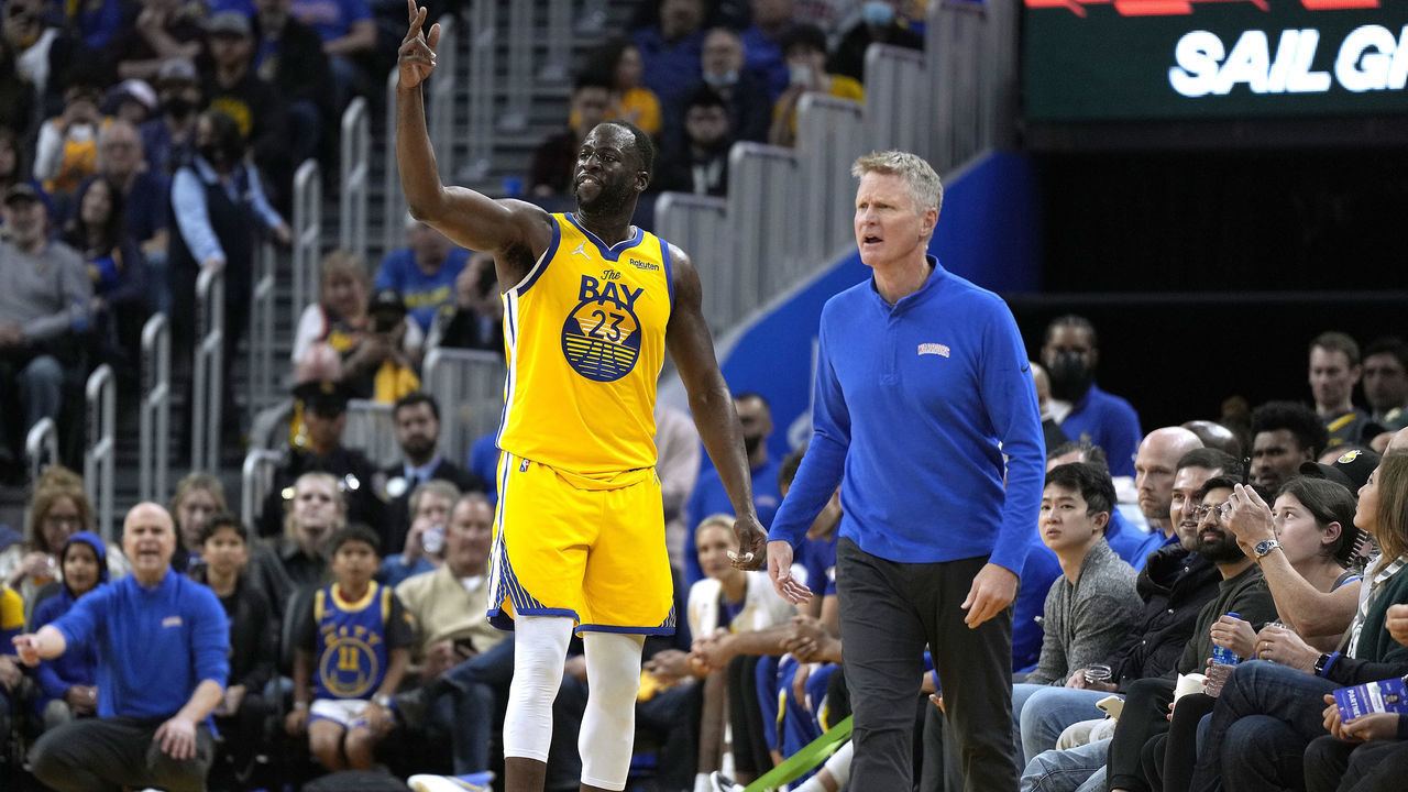 SAN FRANCISCO, CALIFORNIA - MARCH 20: Draymond Green #23 and head coach Steve Kerr of the Golden State Warriors reacts when Green was ejected from the game after receiving his second technical foul against the San Antonio Spurs in the second half at Chase Center on March 20, 2022 in San Francisco, California.