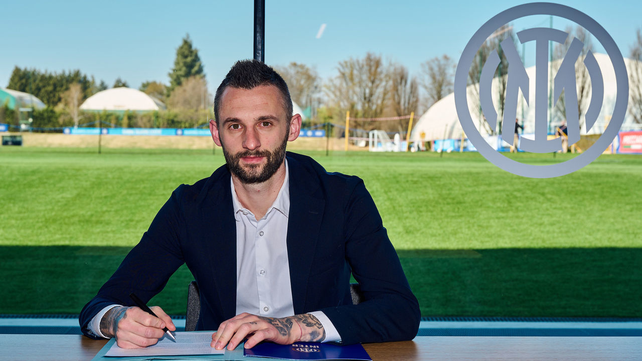 COMO, ITALY - MARCH 23: Marcelo Brozovic of FC Internazionale pose for a photo before to the extends his contract with FC Internazionale Milano at Appiano Gentile on March 23, 2022 in Como, Italy.