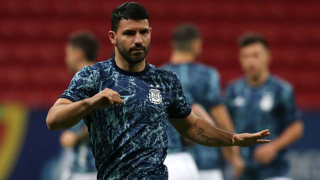BRASILIA, BRAZIL - JULY 06: Sergio Agüero of Argentina warms up before a semi-final match of Copa America Brazil 2021 between Argentina and Colombia at Mane Garrincha Stadium on July 06, 2021 in Brasilia, Brazil.