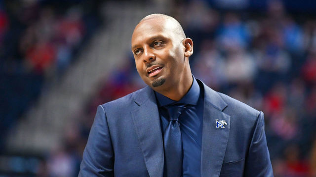 OXFORD, MS - DECEMBER 04: Memphis head coach Penny Hardaway on the sidelines during the NCAA basketball game between the Memphis Tigers and the Ole' Miss Rebels on December 04, 2021, at The Pavilion in Oxford, MS.