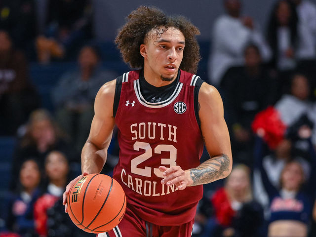 South Carolina's Carter to transfer | theScore.com