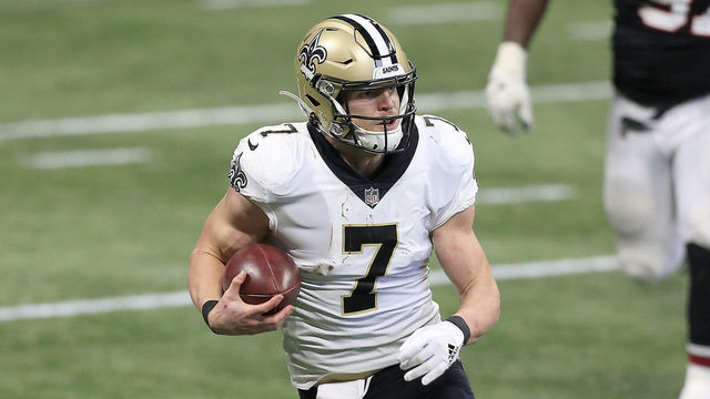 ATLANTA, GA - DECEMBER 06: Quarterback Taysom Hill #7 of the New Orleans Saints scrambles during the week 13 NFL football game between the Atlanta Falcons and the New Orleans Saints on December 06, 2020 at the Mercedes-Benz Stadium in Atlanta, Georgia.
