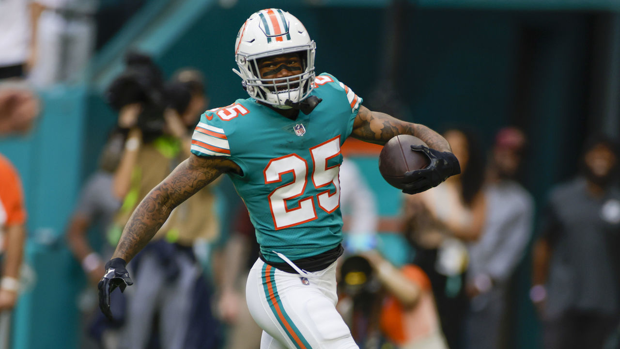 MIAMI GARDENS, FL - JANUARY 09: Miami Dolphins cornerback Xavien Howard (25) returns an interception for a touchdown during the game between the New England Patriots and the Miami Dolphins on January 9, 2022 at Hard Rock Stadium in Miami Gardens, Fl.