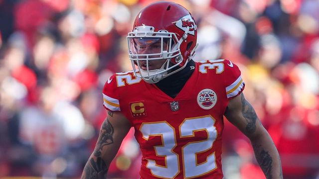 KANSAS CITY, MO - JANUARY 30: Kansas City Chiefs free safety Tyrann Mathieu (32) in the second quarter of the AFC Championship game between the Cincinnati Bengals and Kansas City Chiefs on Jan 30, 2022 at GEHA Field at Arrowhead Stadium in Kansas City, MO.