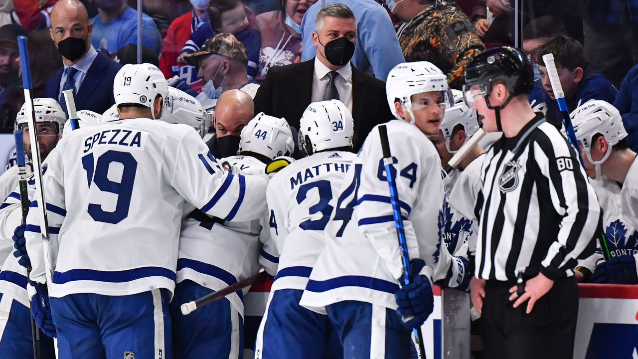 MONTREAL, QC - MARCH 26: Head coach of the Toronto Maple Leafs, Sheldon Keefe, handles bench duties during the third period against the Montreal Canadiens at Centre Bell on March 26, 2022 in Montreal, Canada. The Montreal Canadiens defeated the Toronto Maple Leafs 4-2.