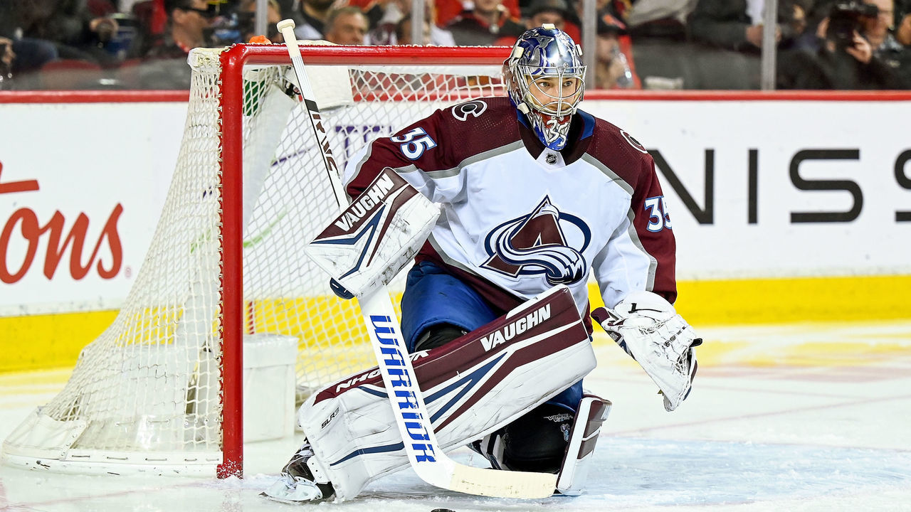 CALGARY, AB - MARCH 29: Colorado Avalanche Goalie Darcy Kuemper (35) stops the puck during the second period of an NHL game where the Calgary Flames hosted the Colorado Avalanche on March 29, 2022, at the Scotiabank Saddledome in Calgary, AB.