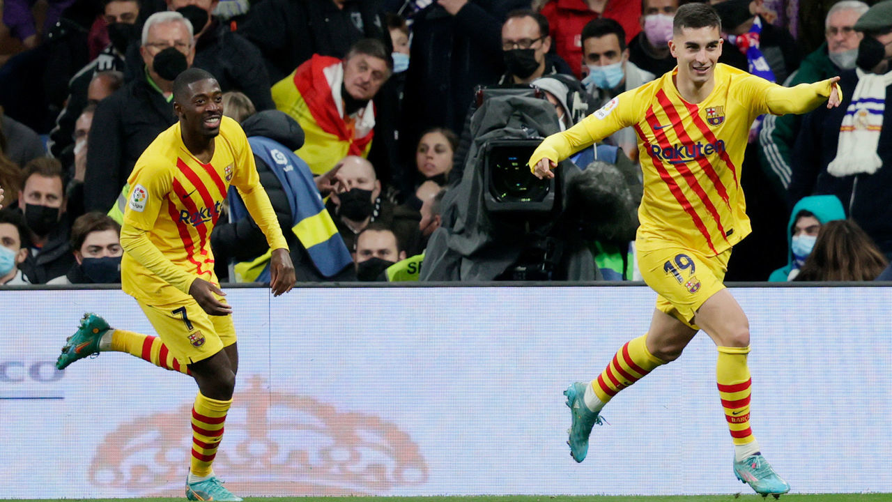 MADRID, SPAIN - MARCH 20: Ferran Torres of FC Barcelona celebrates 0-4 with Pierre Emerick Aubameyang of FC Barcelona, Ousmane Dembele of FC Barcelona during the La Liga Santander match between Real Madrid v FC Barcelona at the Santiago Bernabeu on March 20, 2022 in Madrid Spain