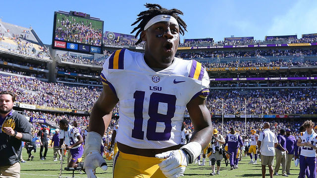 BATON ROUGE, LOUISIANA - OCTOBER 16: Damone Clark #18 of the LSU Tigers celebrates a win after a game against the Florida Gators at Tiger Stadium on October 16, 2021 in Baton Rouge, Louisiana.