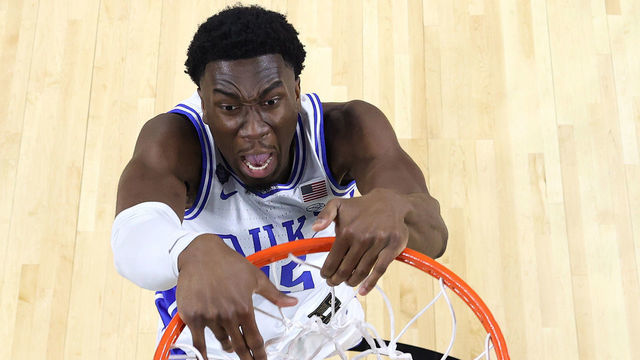 NEW ORLEANS, LOUISIANA - APRIL 02: Mark Williams #15 of the Duke Blue Devils dunks the ball against the North Carolina Tar Heels during the first half in the semifinal game of the 2022 NCAA Men's Basketball Tournament Final Four at Caesars Superdome on April 02, 2022 in New Orleans, Louisiana.