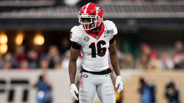 INDIANAPOLIS, IN - JANUARY 10: Georgia Bulldogs DB Lewis Cine (16) lines up on defense during the Alabama Crimson Tide versus the Georgia Bulldogs in the College Football Playoff National Championship, on January 10, 2022, at Lucas Oil Stadium in Indianapolis, IN.