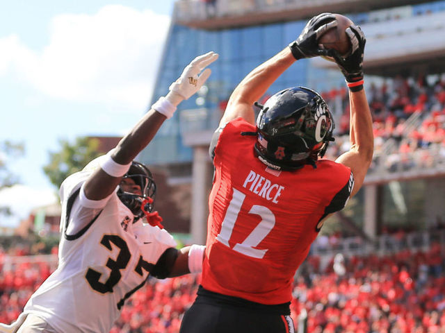 CINCINNATI, OH - OCTOBER 16: Cincinnati Bearcats wide receiver Alec Pierce (12) catches a touchdown pass during the game against the UCF Knights and the Cincinnati Bearcats on October 16, 2021, at Nippert Stadium in Cincinnati, OH.