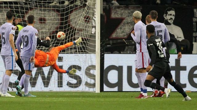 Frankfurt's German midfielder Ansgar Knauff (R) scores the opening goal past Barcelona's German goalkeeper Marc-Andre ter Stegen during the UEFA Europa League quarter-final, first-leg football match Eintracht Frankfurt v FC Barcelona in Frankfurt, western Germany on April 7, 2022.