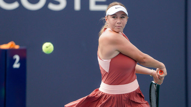 MIAMI GARDENS, FL - MARCH 22: Amanda Anisimova hits a shot during qualifying round of the Miami Open on March 22, 2022 at Hard Rock Stadium in Miami Gardens, FL.