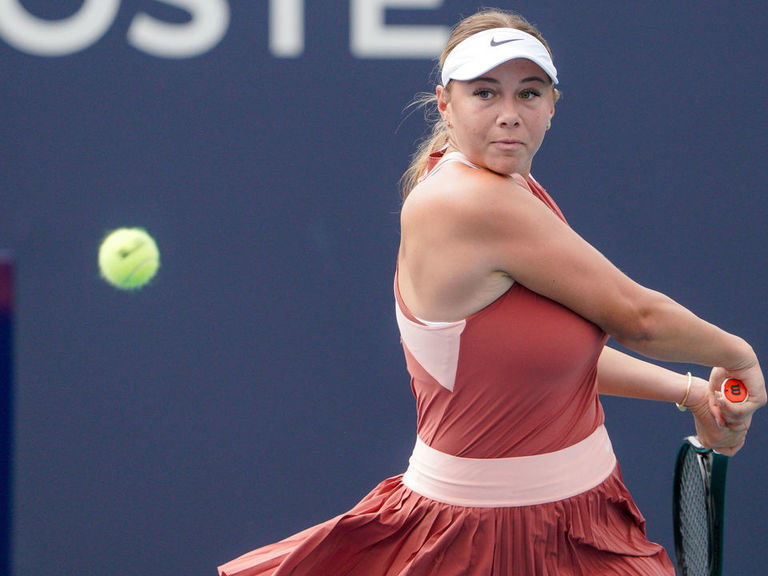 Top Seed Sabalenka Falls To Anisimova At Charleston Open | TheScore.com