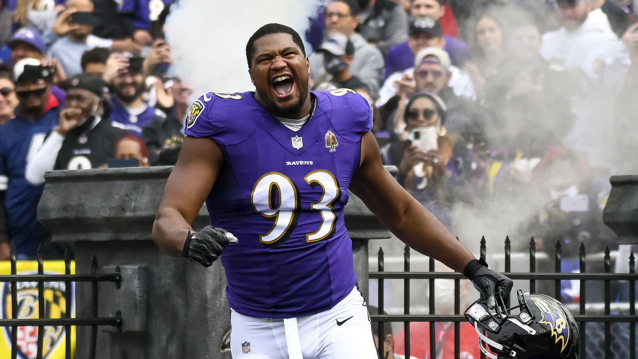 BALTIMORE, MD - OCTOBER 24: Baltimore Ravens defensive end Calais Campbell (93) takes the field during the Cincinnati Bengals game versus the Baltimore Ravens on October 24, 2021 at M&T Bank Stadium in Baltimore, MD.