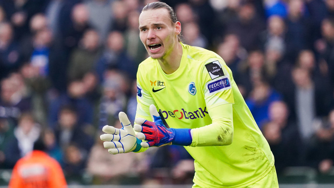 BRUGGE, BELGIUM - MARCH 20: Maarten Vandevoordt of KRC Genk during the Jupiler Pro League match between Club Brugge and KRC Genk at the Jan Breydelstadion on March 20, 2022 in Brugge, Belgium