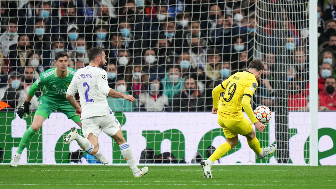 MADRID, SPAIN - APRIL 12: Mason Mount of Chelsea scores their team's first goal during the UEFA Champions League Quarter Final Leg Two match between Real Madrid and Chelsea FC at Estadio Santiago Bernabeu on April 12, 2022 in Madrid, Spain.
