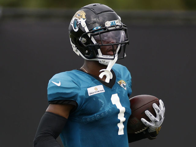 Download Jacksonville Jaguars Travis Etienne In Field Wallpaper