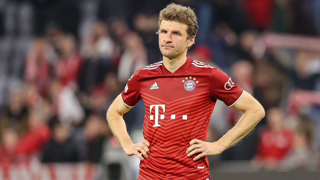 MUNICH, GERMANY - APRIL 12: Thomas Mueller of Bayern Muenchen looks dejected after the UEFA Champions League Quarter Final Leg Two match between Bayern München and Villarreal CF at Football Arena Munich on April 12, 2022 in Munich, Germany.