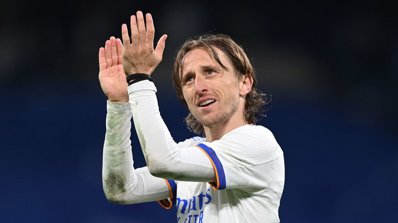 MADRID, SPAIN - APRIL 12: Luka Modric of Real Madrid acknowledges the crowd after the UEFA Champions League Quarter Final Leg Two match between Real Madrid and Chelsea FC at Estadio Santiago Bernabeu on April 12, 2022 in Madrid, Spain.