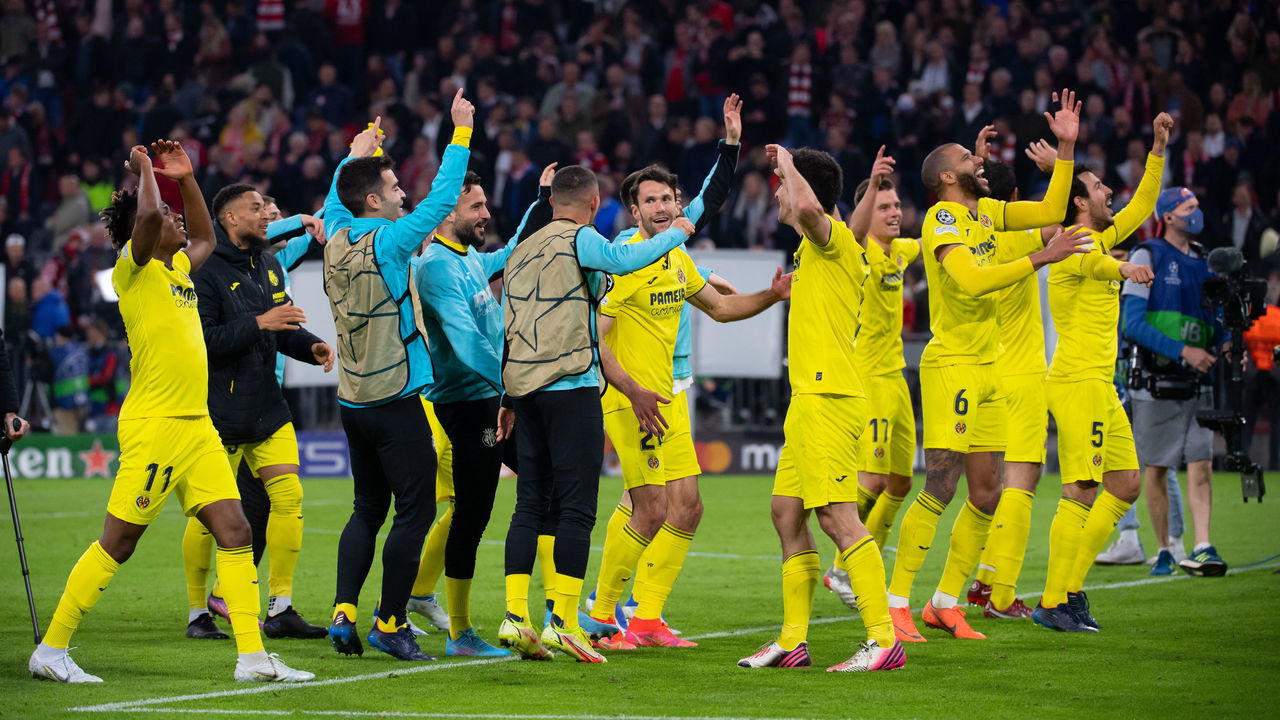 12 April 2022, Bavaria, Munich: Soccer: Champions League, Bayern Munich - Villarreal FC, knockout round, quarterfinals, second leg at Allianz Arena. Villarreal players celebrate after the match. Photo: Sven Hoppe/dpa