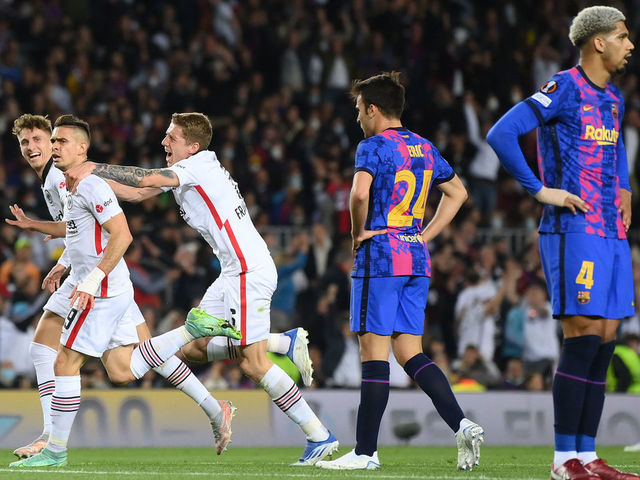 Watch: Borre's stunner highlights Frankfurt's historic night in Barcelona | theScore.com
