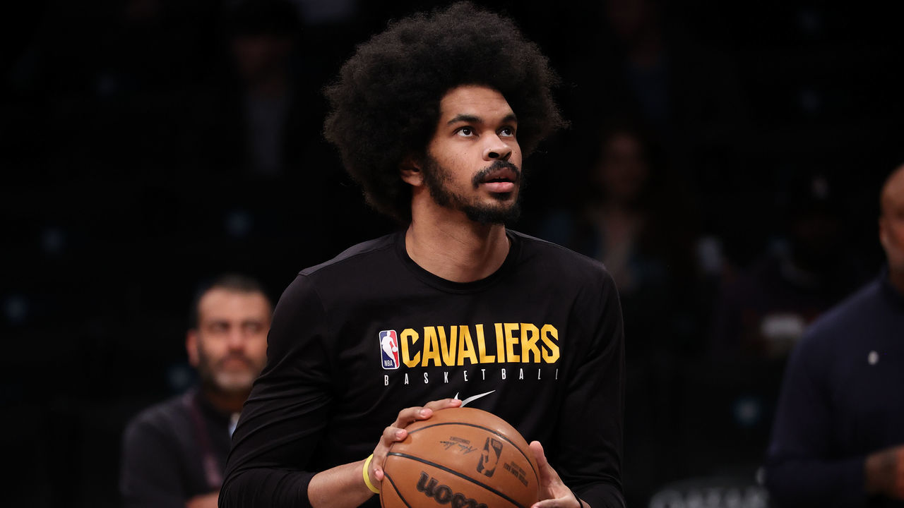 NEW YORK, NY - APRIL 8: Jarrett Allen of Cleveland Cavaliers warms up before the NBA match between Brooklyn Nets and Cleveland Cavaliers at the Barclays Center in Brooklyn of New York City, United States on April 8, 2022.
