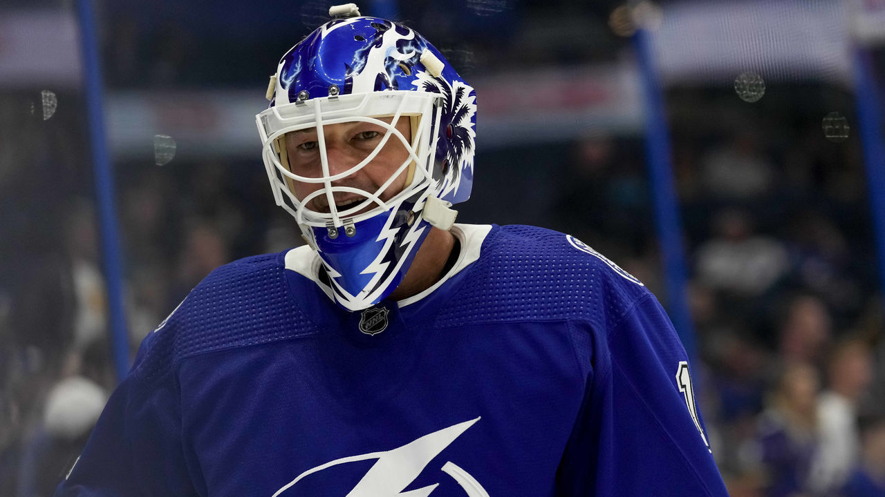 TAMPA, FL - APRIL 14: Tampa Bay Lightning goaltender Brian Elliott (1) relieves Tampa Bay Lightning goaltender Andrei Vasilevskiy (88) in the 2nd period and shuts out the Anaheim Ducks during the NHL Hockey match between the Tampa Bay Lightning and Anaheim Ducks on April 14, 2022 at Amalie Arena in Tampa, FL. (Photo by Andrew Bershaw/Icon Sportswire via Getty Images