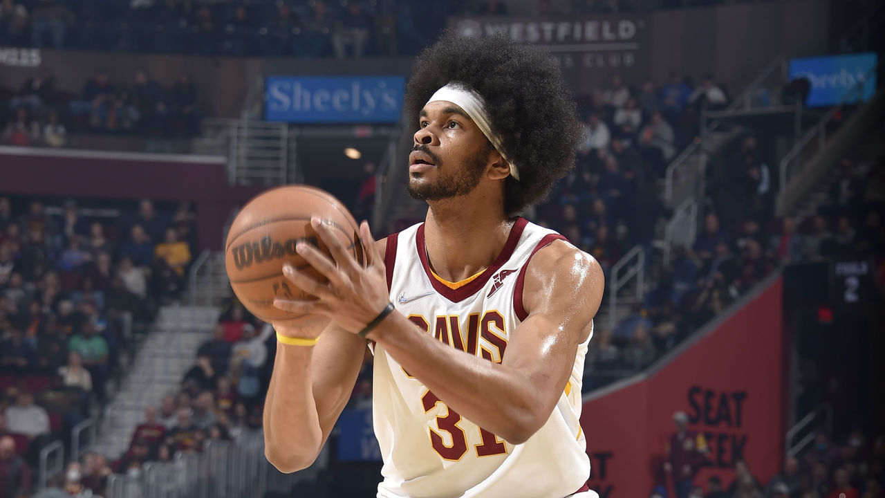 CLEVELAND, OH - FEBRUARY 28: Jarrett Allen #31 of the Cleveland Cavaliers prepares to shoot the ball during the game against the Minnesota Timberwolves on February 28, 2022 at Rocket Mortgage FieldHouse in Cleveland, Ohio. NOTE TO USER: User expressly acknowledges and agrees that, by downloading and/or using this Photograph, user is consenting to the terms and conditions of the Getty Images License Agreement. Mandatory Copyright Notice: Copyright 2022 NBAE