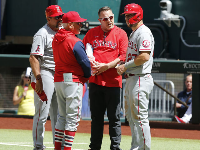 Mike Trout leaves Angels' game with upper back spasms