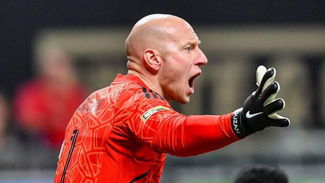 ATLANTA, GA APRIL 16: Atlanta goalkeeper Brad Guzan (1) reacts during the MLS match between FC Cincinnati and Atlanta United FC on April 16th, 2022 at Mercedes-Benz Stadium in Atlanta, GA.