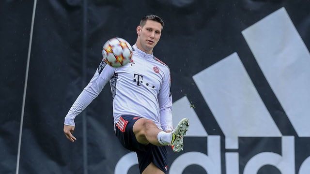 MUNICH, GERMANY - APRIL 05: Niklas Suele of Bayern Muenchen controls the ball during a training session at Saebener Strasse training ground on April 5, 2022 in Munich, Germany. FC Bayern will face Villarreal CF in the UEFA Champions League quarterfinal first leg match on April 6, 2022.