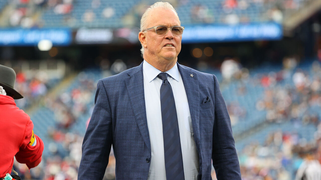 FOXBOROUGH, MA - OCTOBER 17: Dallas Cowboys Chief Operating Officer / Executive Vice President / Director of Player Personnel Stephen Jones prior to the National Football League game between the New England Patriots and the Dallas Cowboys on October 17, 2021 at Gillette Stadium in Foxborough, MA.