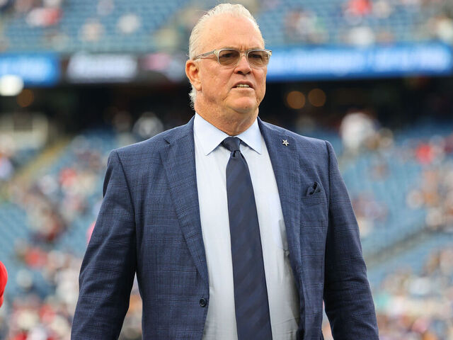 BREAKING NEWS: Stephen Jones – CEO of Dallas Cowboys – just shocked the sports community when he announced that he would “permanently ban” the woman dubbed “Phillies Karen” from entering AT&T Stadium. In addition, he sent a warning to the entire Cowboys sports fan community: “Anyone who is competitive, aggressive, and disregards mutual respect – like the woman in the recent incident, is…”.bebe - Winunie