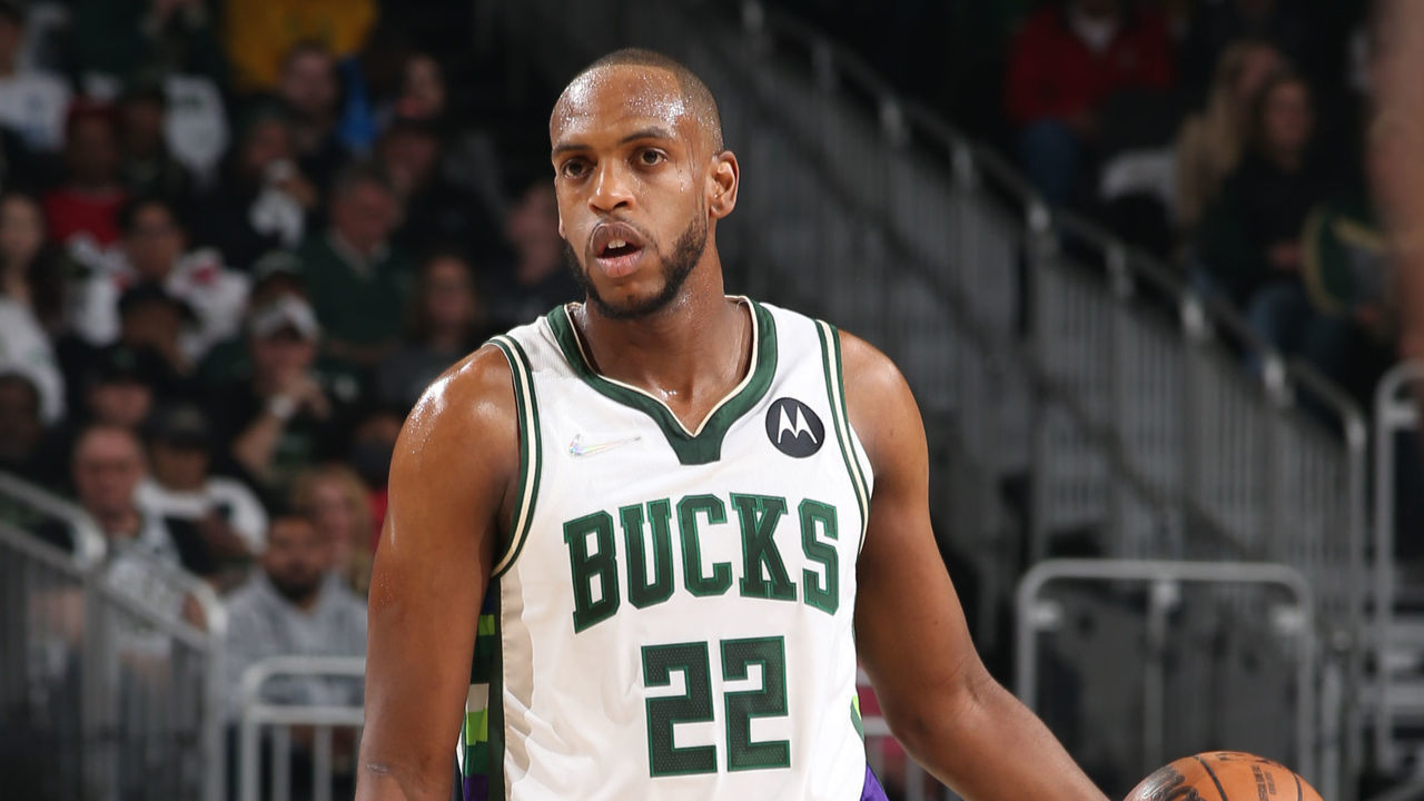 MILWAUKEE, WI - APRIL 17: Khris Middleton #22 of the Milwaukee Bucks dribbles the ball against the Chicago Bulls during Round 1 Game 1 of the 2022 NBA Playoffs on April 17, 2022 at the Fiserv Forum Center in Milwaukee, Wisconsin. Mandatory Copyright Notice: Copyright 2022 NBAE .