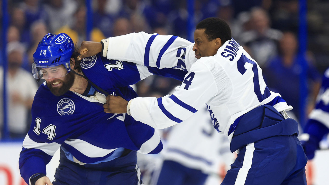 TAMPA, FLORIDA - APRIL 21: Pat Maroon #14 of the Tampa Bay Lightning and Wayne Simmonds #24 of the Toronto Maple Leafs fight in the second period during a game at Amalie Arena on April 21, 2022 in Tampa, Florida.