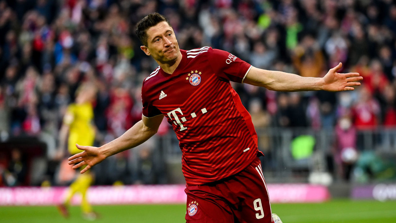 23 April 2022, Bavaria, Munich: Soccer: Bundesliga, Bayern Munich - Borussia Dortmund, Matchday 31, Allianz Arena. Munich's Robert Lewandowski celebrates his goal to make it 2:0.IMPORTANT NOTE: In accordance with the requirements of the DFL Deutsche Fußball Liga and the DFB Deutscher Fußball-Bund, it is prohibited to use or have used photographs taken in the stadium and/or of the match in the form of sequence pictures and/or video-like photo series. Photo: Sven Hoppe/dpa