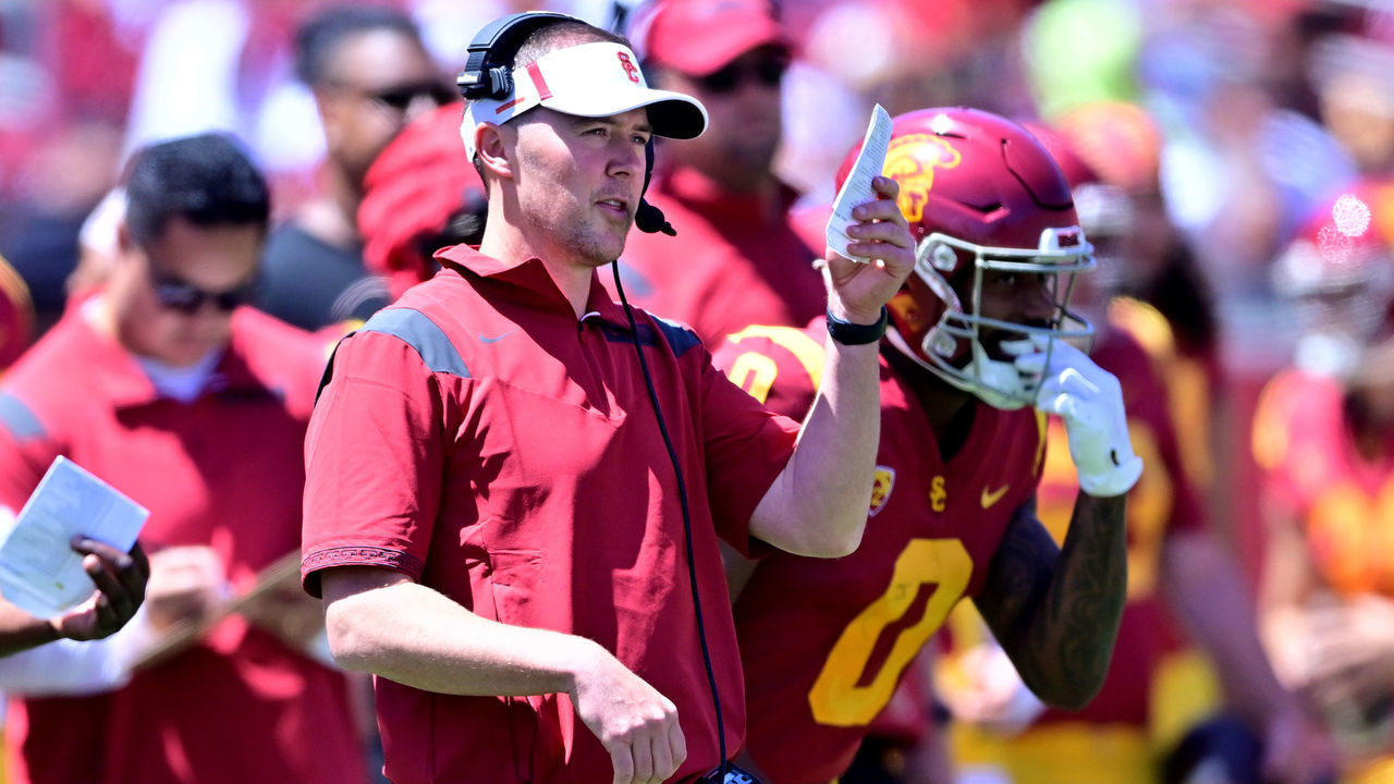 LOS ANGELES, CA - APRIL 23: Head coach Lincoln Riley of the USC Trojans instructs his team during the 2022 USC Spring Football game at Los Angeles Memorial Coliseum on April 23, 2022 in Los Angeles, California.