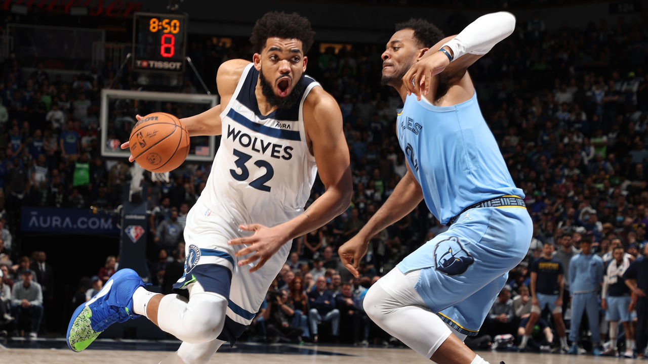 MINNEAPOLIS, MN - APRIL 23: Karl-Anthony Towns #32 of the Minnesota Timberwolves drives to the basket against the Memphis Grizzlies during Round 1 Game 4 of the 2022 NBA Playoffs on April 23, 2022 at Target Center in Minneapolis, Minnesota. Mandatory Copyright Notice: Copyright 2022 NBAE
